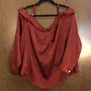 Silky 3/4 length-sleeved top. Worn on/off shoulder